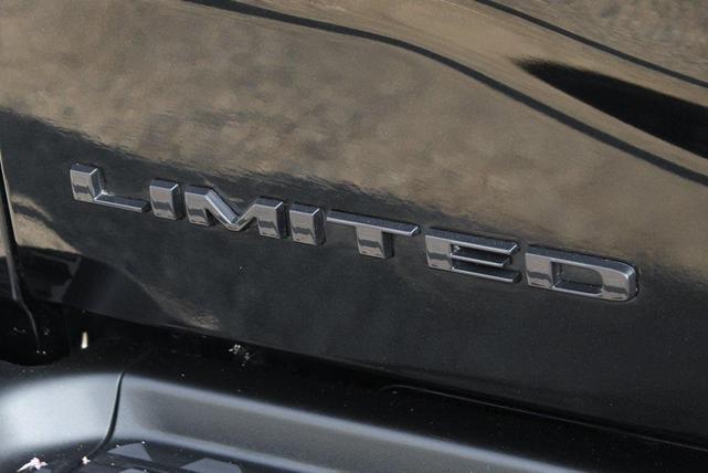 Photo of 2022 Diamond Black Crystal Pearlcoat RAM 3500