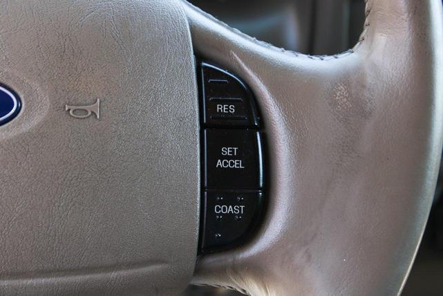 Photo of 2003 Oxford White Clearcoat Ford Excursion