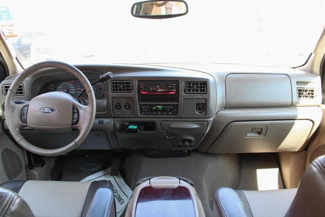 Photo of 2003 Oxford White Clearcoat Ford Excursion