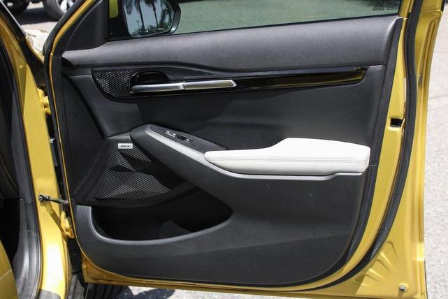 Photo of 2021 Starbright Yellow Kia Seltos