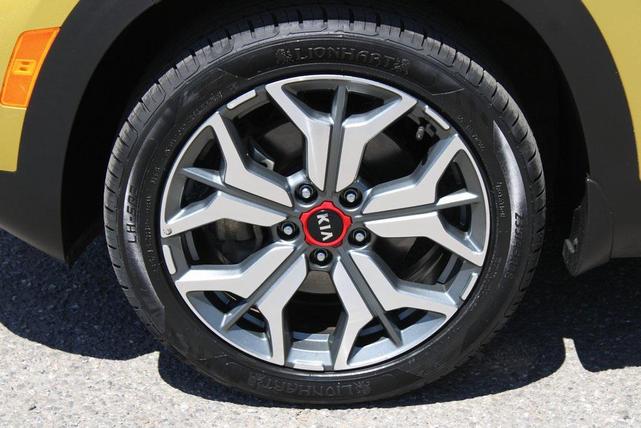 Photo of 2021 Starbright Yellow Kia Seltos