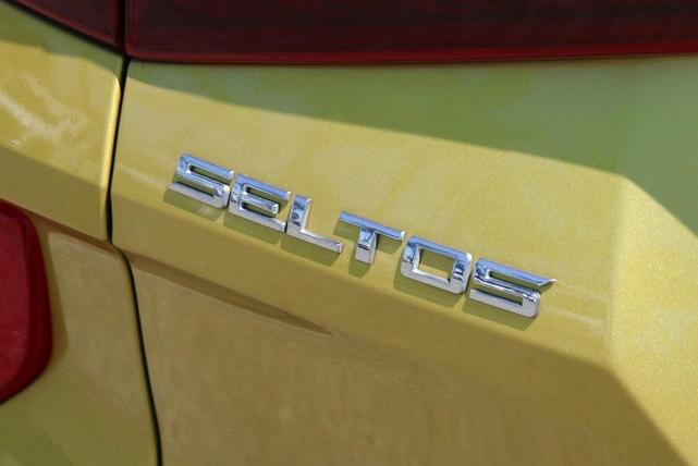 Photo of 2021 Starbright Yellow Kia Seltos