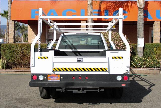 Photo of 2017 Oxford White Ford F-350