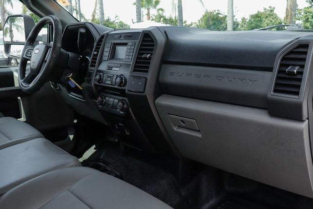 Photo of 2017 Oxford White Ford F-350