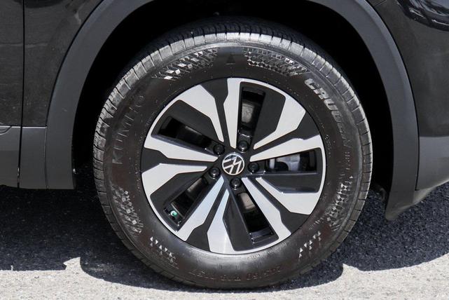 Photo of 2024 Deep Black Pearl Volkswagen Atlas