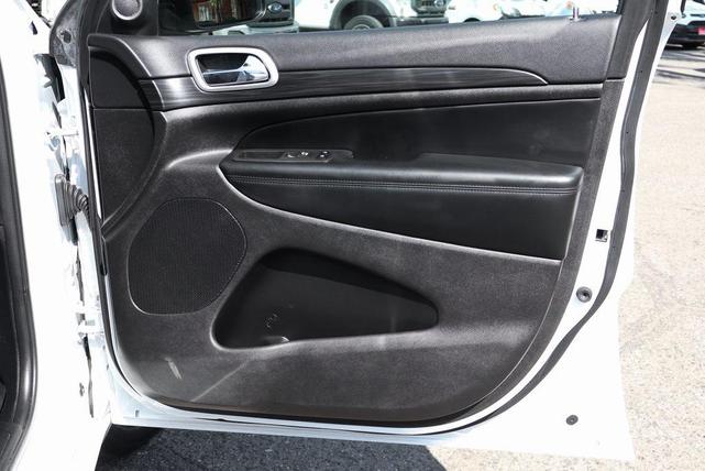 Photo of 2021 Bright White Clearcoat Jeep Grand Cherokee