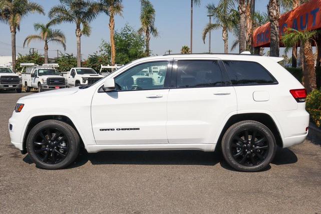 Photo of 2021 Bright White Clearcoat Jeep Grand Cherokee