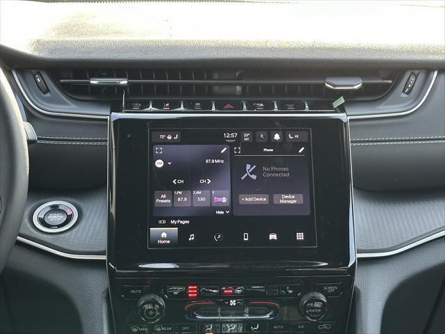 Photo of 2025 Diamond Black Crystal Pearlcoat Jeep Grand Cherokee L