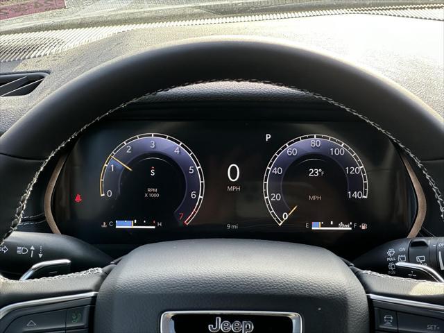 Photo of 2025 Diamond Black Crystal Pearlcoat Jeep Grand Cherokee L