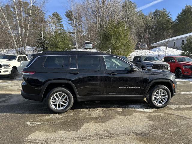 Photo of 2025 Diamond Black Crystal Pearlcoat Jeep Grand Cherokee L