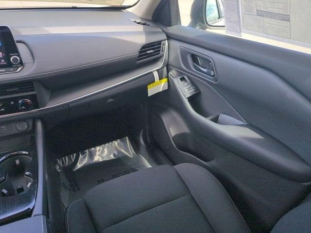 Photo of 2026 Glacier White Nissan Rogue