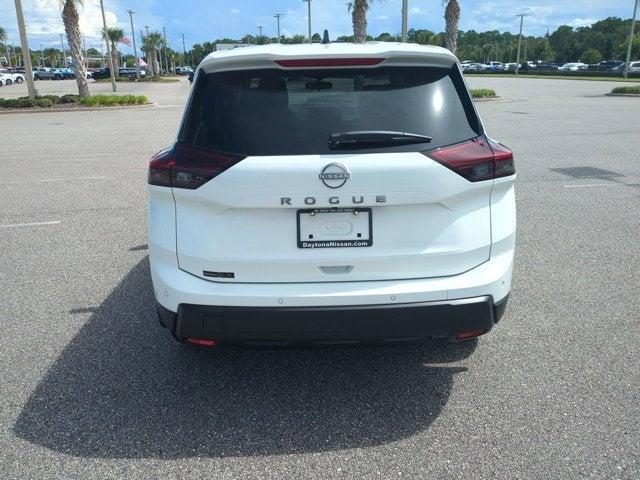 Photo of 2026 Glacier White Nissan Rogue