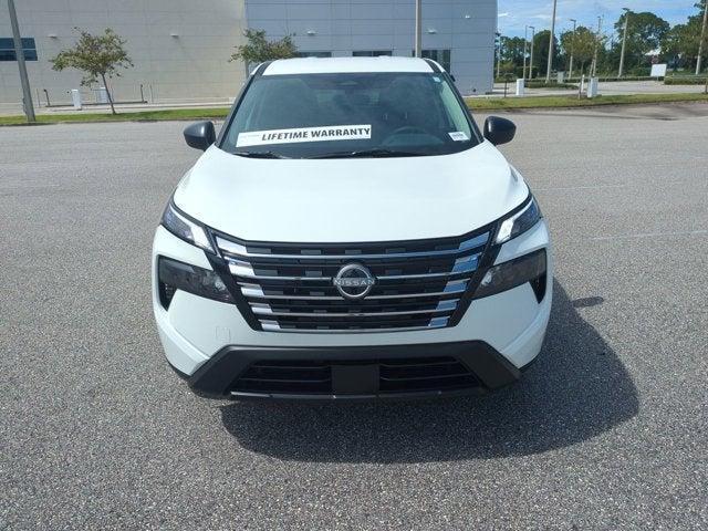 Photo of 2026 Glacier White Nissan Rogue