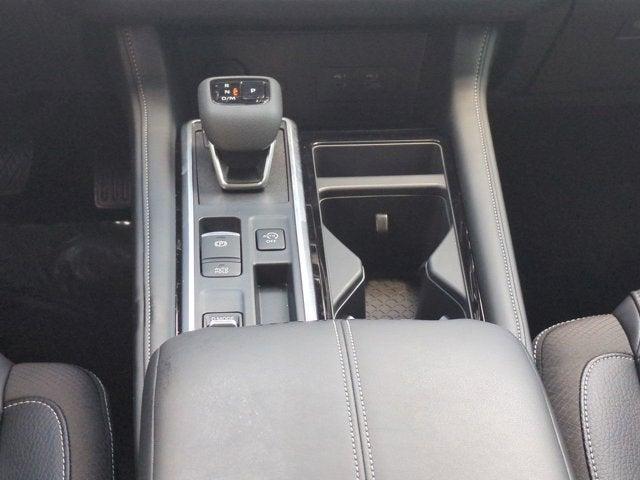 Photo of 2025 Everest White P Nissan Pathfinder
