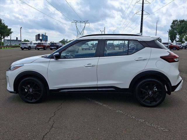 Photo of 2024 Aspen White Tricoat Nissan Kicks