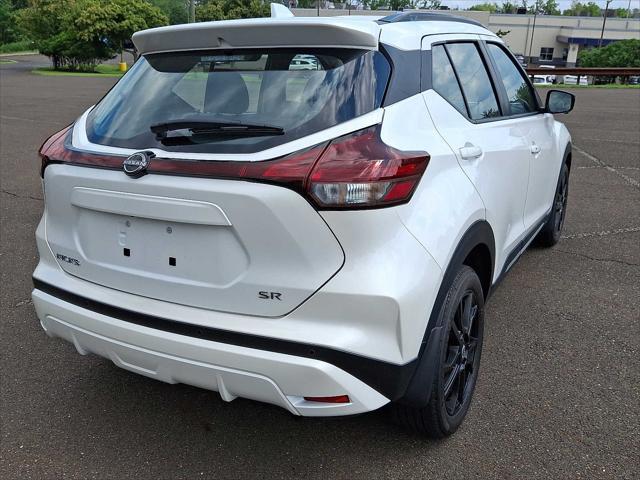 Photo of 2024 Aspen White Tricoat Nissan Kicks