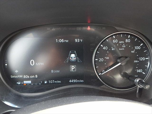 Photo of 2024 Aspen White Tricoat Nissan Kicks