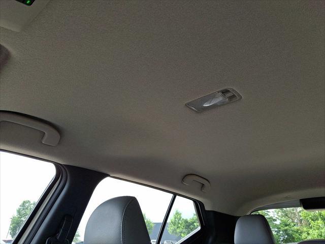 Photo of 2024 Aspen White Tricoat Nissan Kicks