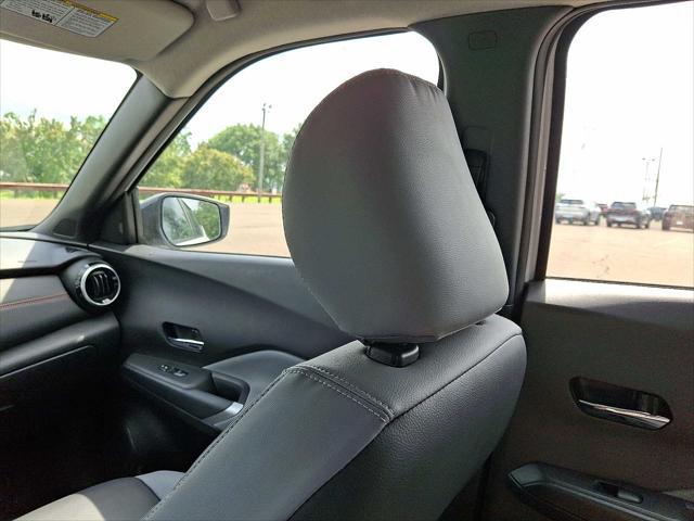 Photo of 2024 Aspen White Tricoat Nissan Kicks