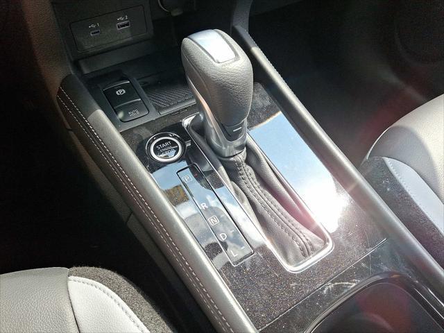 Photo of 2024 Aspen White Tricoat Nissan Kicks