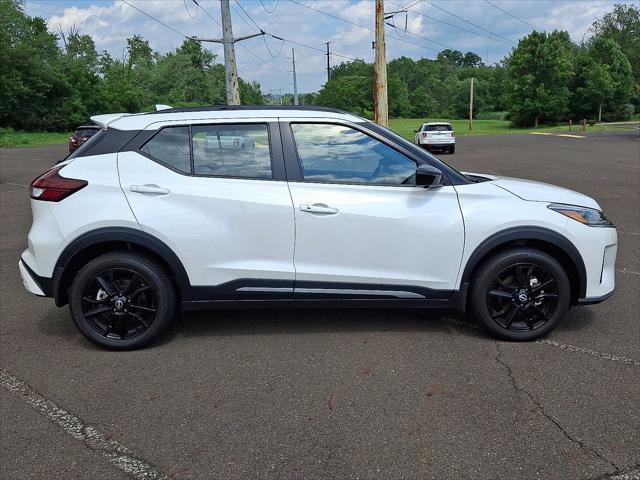 Photo of 2024 Aspen White Tricoat Nissan Kicks