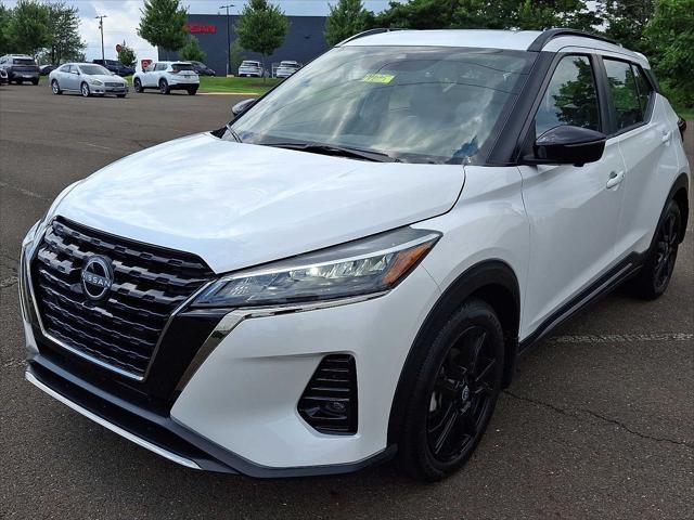 Photo of 2024 Aspen White Tricoat Nissan Kicks