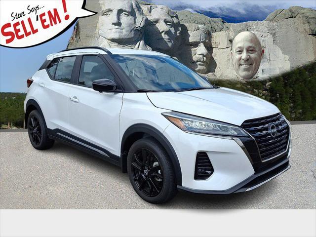 Photo of 2024 Aspen White Tricoat Nissan Kicks