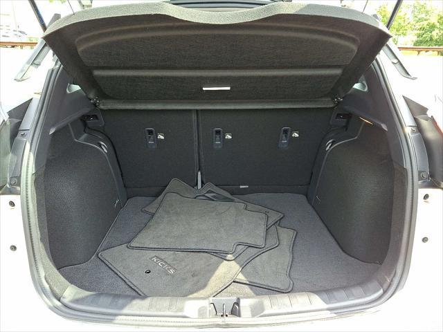 Photo of 2024 Aspen White Tricoat Nissan Kicks