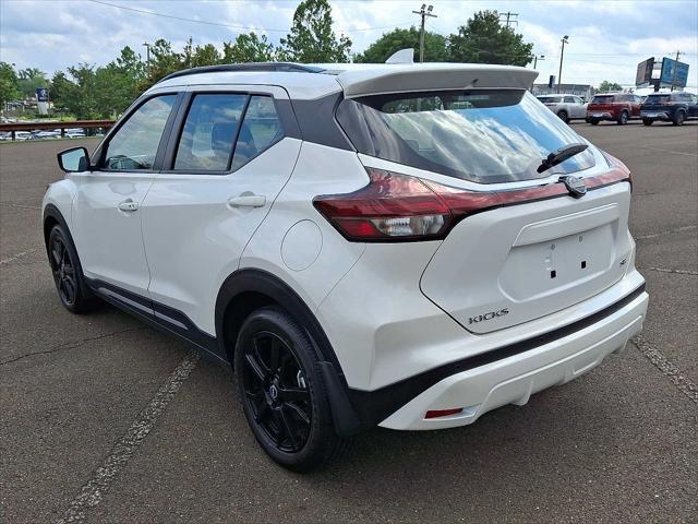 Photo of 2024 Aspen White Tricoat Nissan Kicks