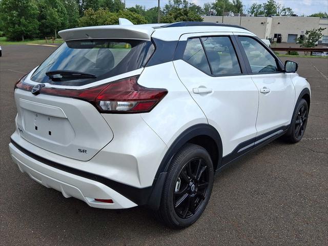 Photo of 2024 Aspen White Tricoat Nissan Kicks