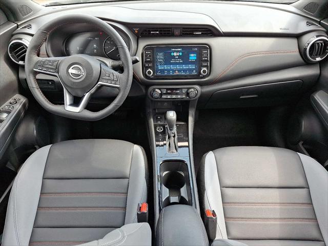 Photo of 2024 Aspen White Tricoat Nissan Kicks