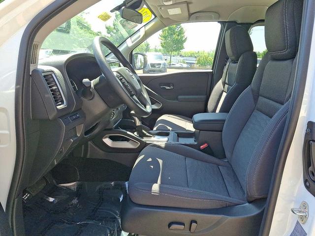 Photo of 2024 Glacier White Nissan Frontier