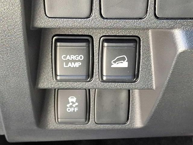 Photo of 2024 Glacier White Nissan Frontier