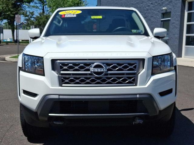 Photo of 2024 Glacier White Nissan Frontier