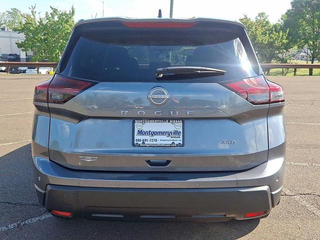 Photo of 2025 Gun Metallic Nissan Rogue