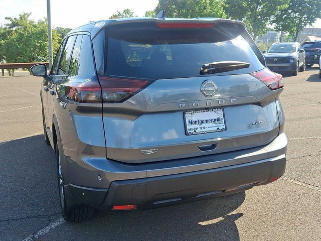 Photo of 2025 Gun Metallic Nissan Rogue