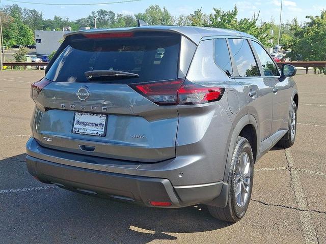 Photo of 2025 Gun Metallic Nissan Rogue