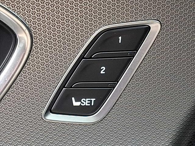 Photo of 2025 Solar Silver Metallic Acura RDX