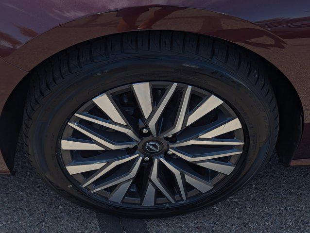 Photo of 2024 Garnet Pearl Metallic Nissan Altima