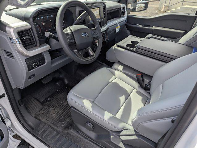 Photo of 2025 Oxford White Ford F-350