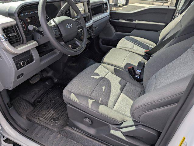 Photo of 2025 Oxford White Ford F-350