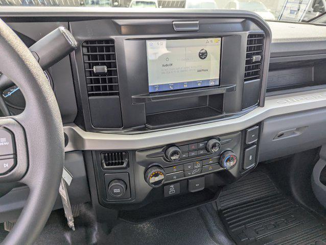 Photo of 2025 Oxford White Ford F-350