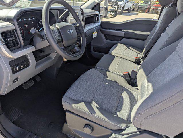Photo of 2025 Oxford White Ford F-350