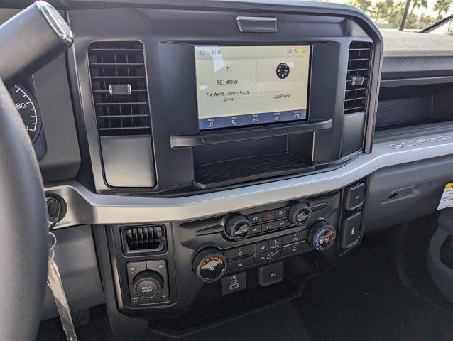 Photo of 2025 Oxford White Ford F-350