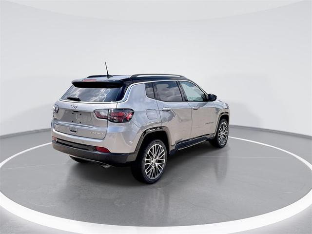 Photo of 2022 Billet Silver Metallic Clearcoat Jeep Compass