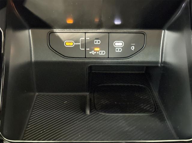 Photo of 2025 Glacial White Pearl Kia Sorento