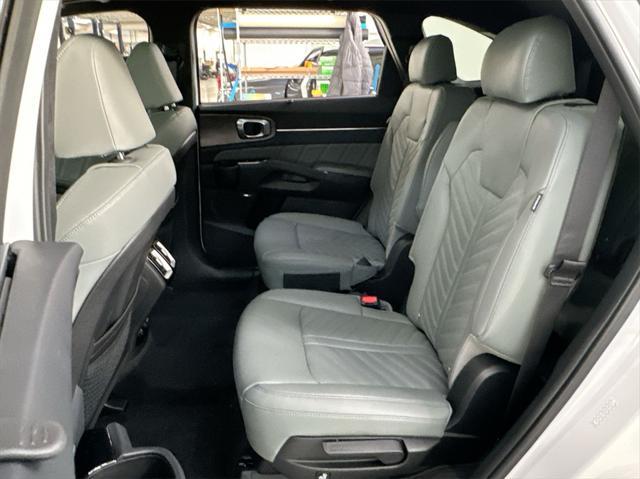 Photo of 2025 Glacial White Pearl Kia Sorento