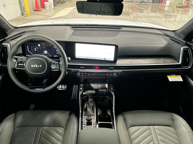 Photo of 2025 Glacial White Pearl Kia Sorento