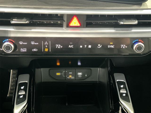 Photo of 2025 Glacial White Pearl Kia Sorento