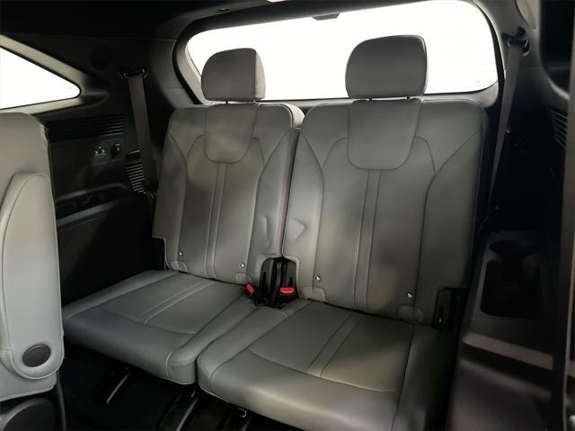 Photo of 2025 Glacial White Pearl Kia Sorento